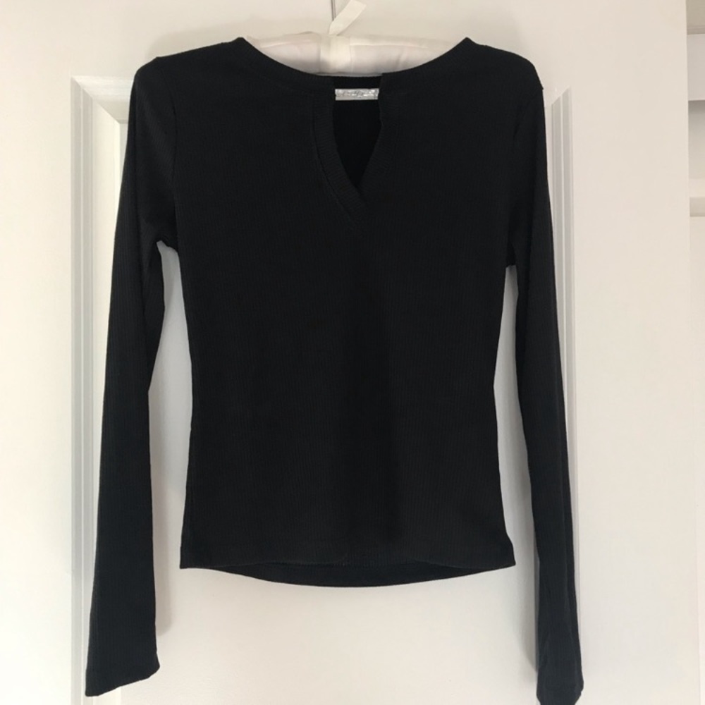 Heart and hips black v neck long sleeve top